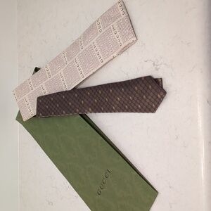 Men's Gucci Bumblebee tie